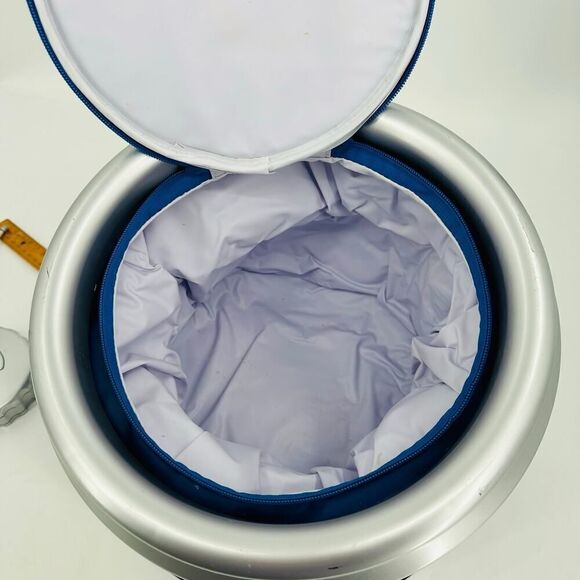 RC Cooler Remote Controlled Deliver 12 Cold Drinks On Wheels - TAILGATING!! Rare - Picture 5 of 12